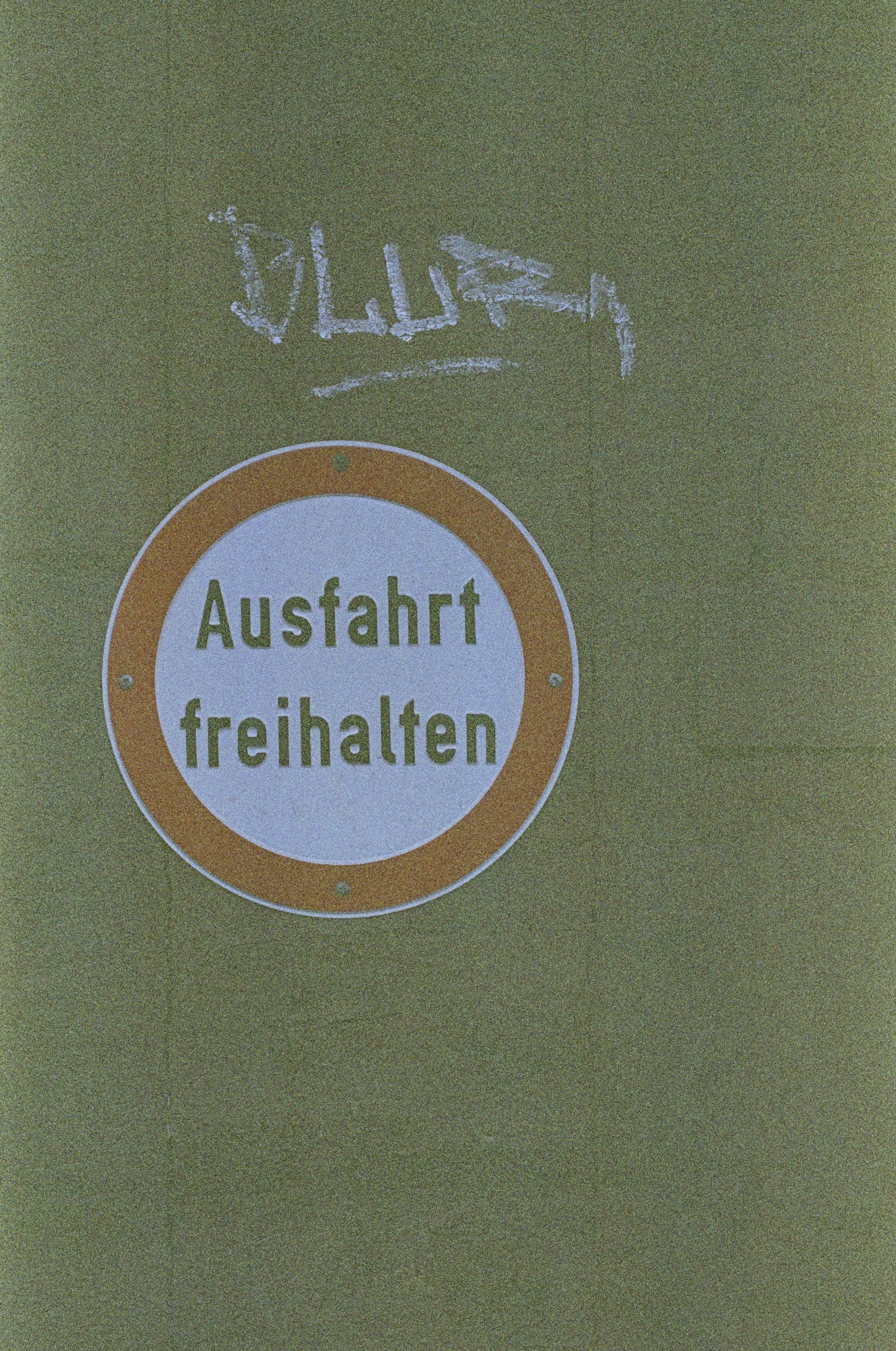 Keep exit clear. Leica R7 (1994), Summilux-R 1.4 50mm (1983). Hi-Res analog scan by www.totallyinfocus.com – Kodak Ektapress PJ 800 (expired 2002)